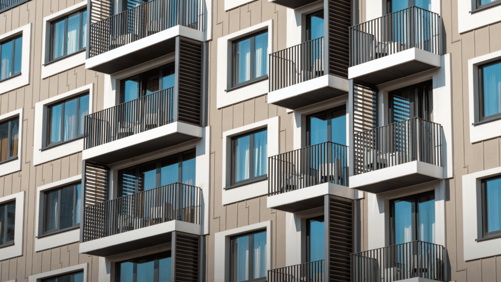 Preciso avisar o síndico sobre a mudança?